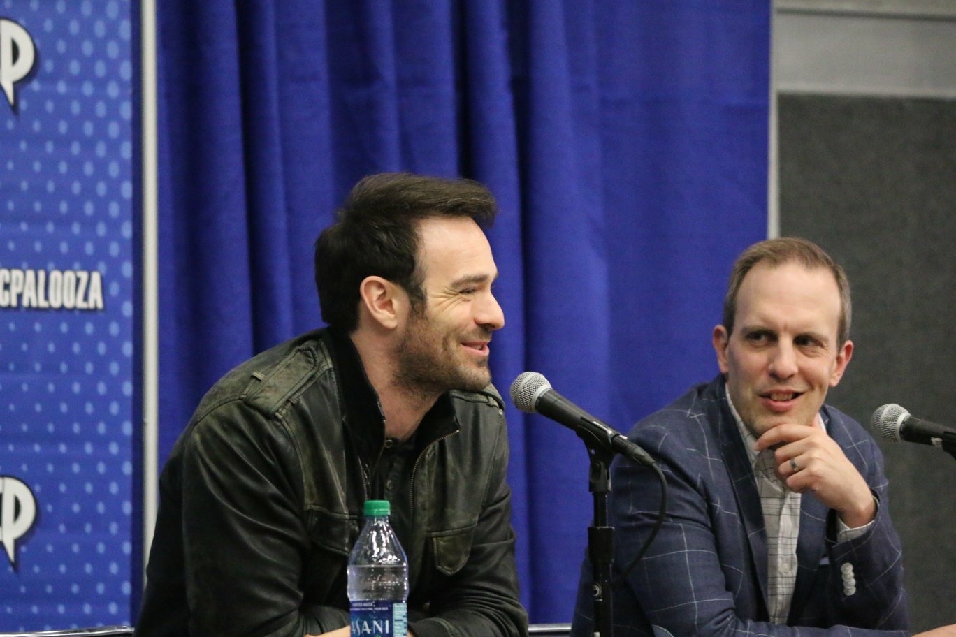 PHOTO: Star of Netflix's Defenders and Daredevil ,Charlie Cox, takes questions from fans at Comicpalooza 2018. Photo by The Signal Editor-in-Chief Brandon Peña.